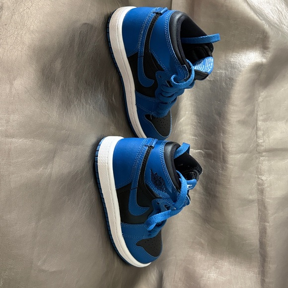 Kids 11c Jordan Retro High OG in Dark Marina Blue and Black - Picture 9 of 10